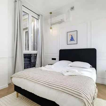 Erik De Deux Pieces Apartment